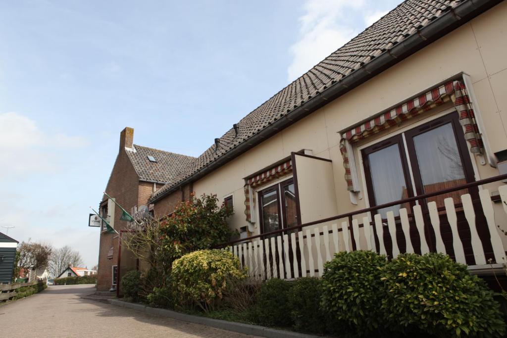 Hotel Restaurant De Hoogt Maasdam Bagian luar foto